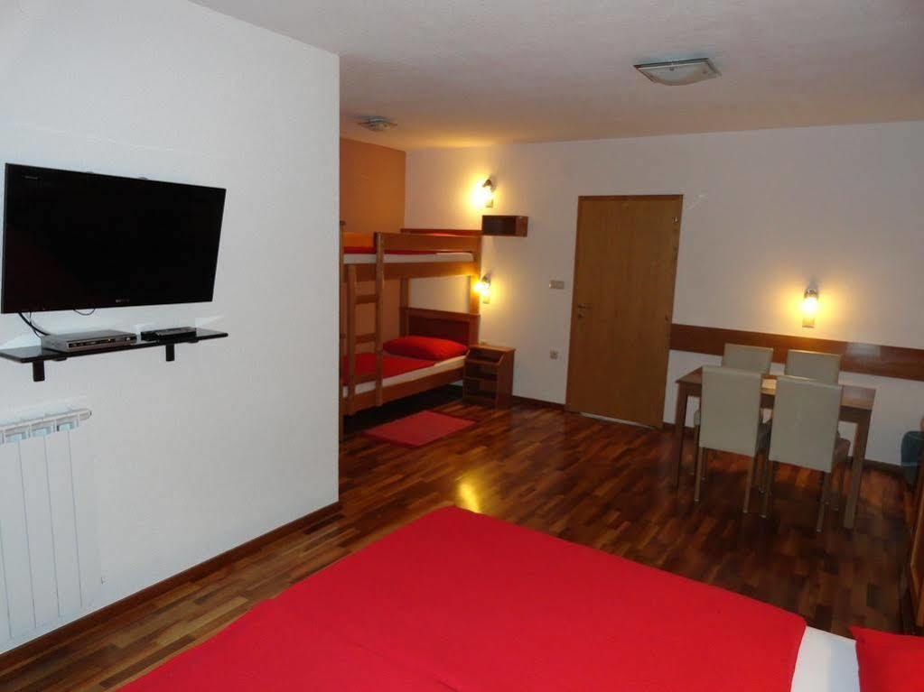 Hiša za goste House Tina
